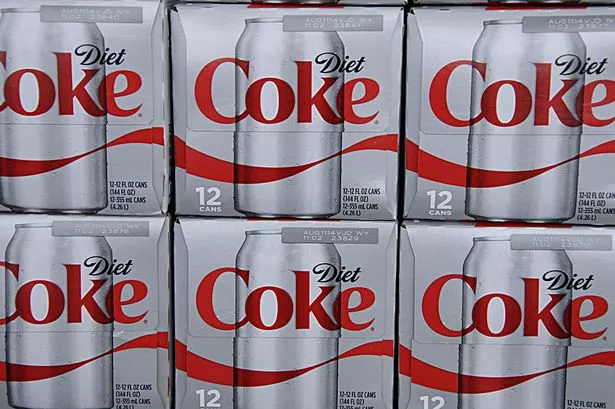कोका-कोला की मिठास कैंसर दे सकती है:WHO ने कहा- इसमें एस्पार्टेम स्वीटनर, इसे खतरनाक पदार्थ की लिस्ट में डालेंगे