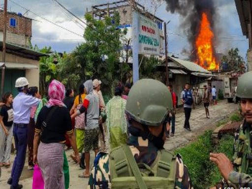 मणिपुर सरकार नो वर्क-नो पे नियम लागू करेगी:हिंसा के चलते ऑफिस नहीं जा रहे कर्मचारी, कैंप में शरण ली; कुकी बोले- इससे जान को खतरा