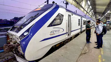 वंदे भारत ट्रेनों का किराया 30% तक घट सकता है:कम दूरी वाले रूट पर यात्री कम; इंदौर-भोपाल, भोपाल-जबलपुर रूट पर सिर्फ 29% पैसेंजर्स